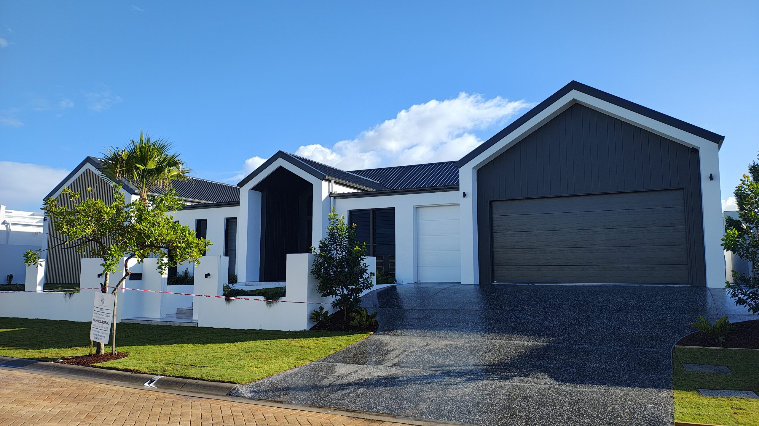 Sanctuary Cove Modern Barnhouse